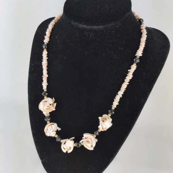 VINTAGE Puka Beach boho sea shell rose necklace - Picture 4 of 6